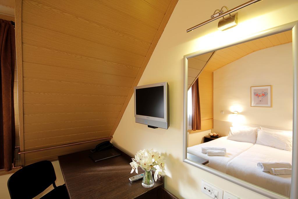 Hotel Junior Копаоник Экстерьер фото